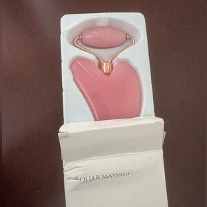 NIB Pink Facial Roller and Gua Sha Set